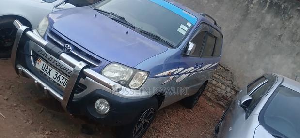 Toyota TownAce Noah 2000 Blue