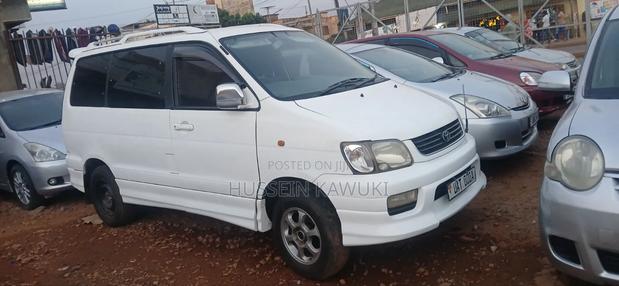 Toyota LiteAce Noah 2000 White