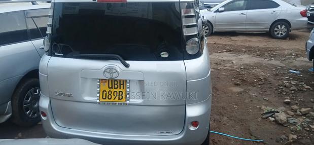 Toyota Sienta 2005 Silver