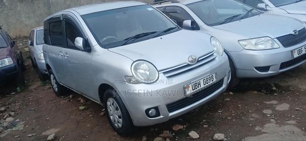 Toyota Sienta 2005 Silver