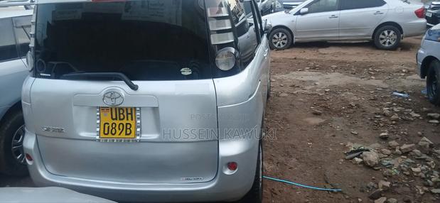 Toyota Sienta 2005 Silver