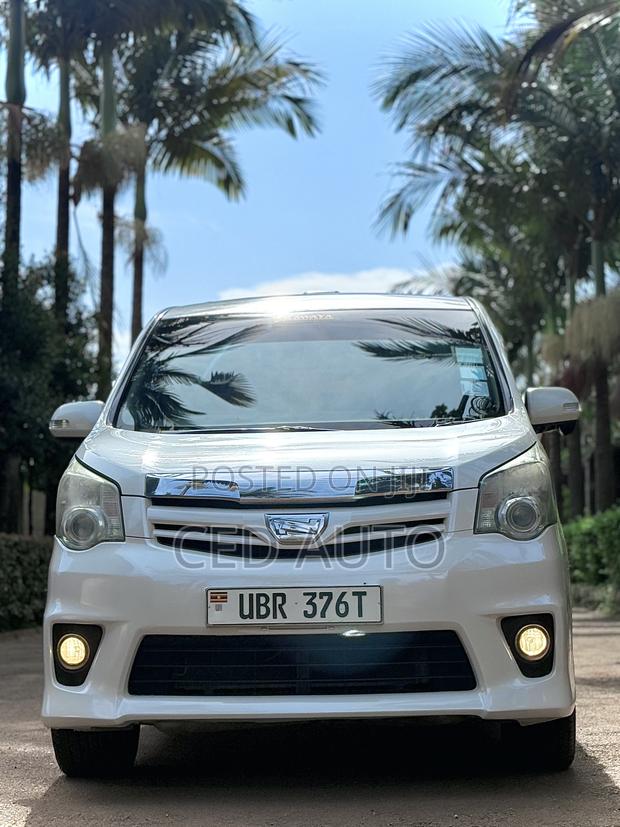 Toyota Noah 2011 White