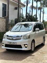 Toyota Noah 2011 White for sale