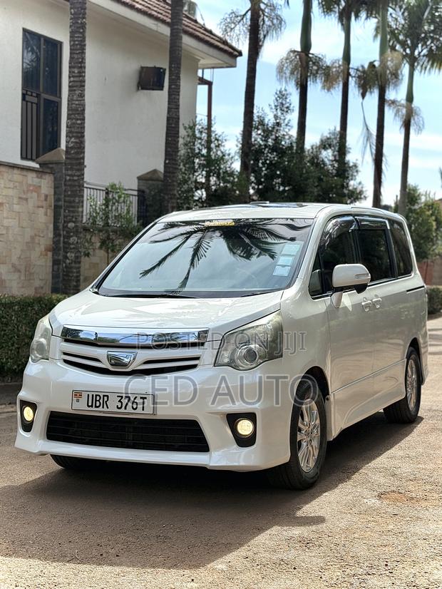 Toyota Noah 2011 White