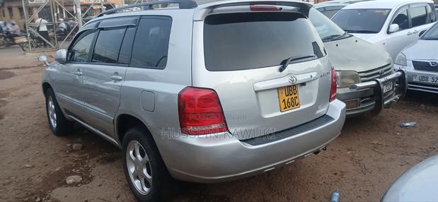 Toyota Kluger 2005 Silver