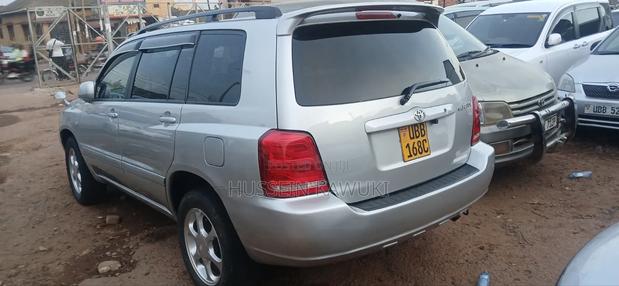 Toyota Kluger 2005 Silver