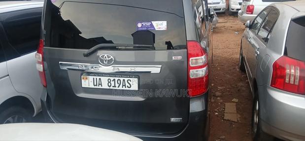 Toyota Noah 2010 Silver