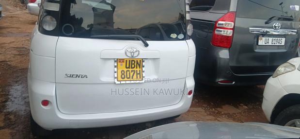 Toyota Sienta 2007 White