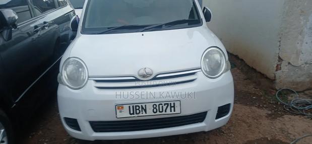 Toyota Sienta 2007 White