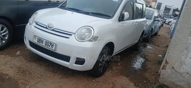 Toyota Sienta 2007 White