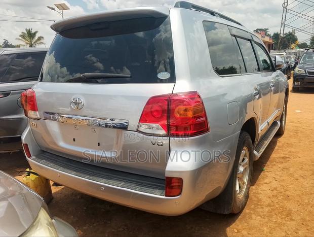 Toyota Land Cruiser 4.6 V8 ZX 2014 Silver
