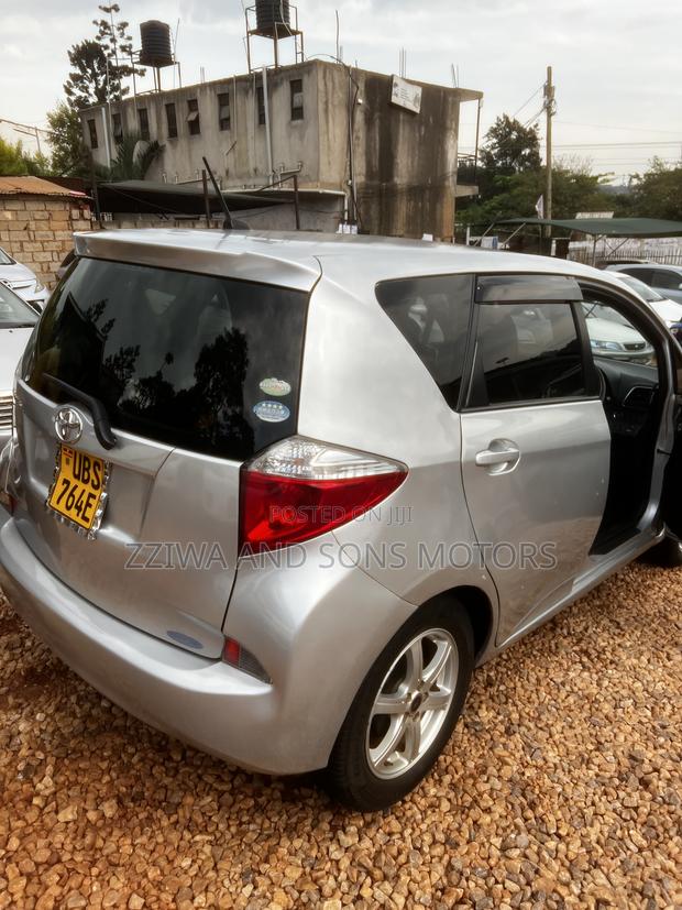 Toyota Ractis 1.5 AWD 2010 Silver