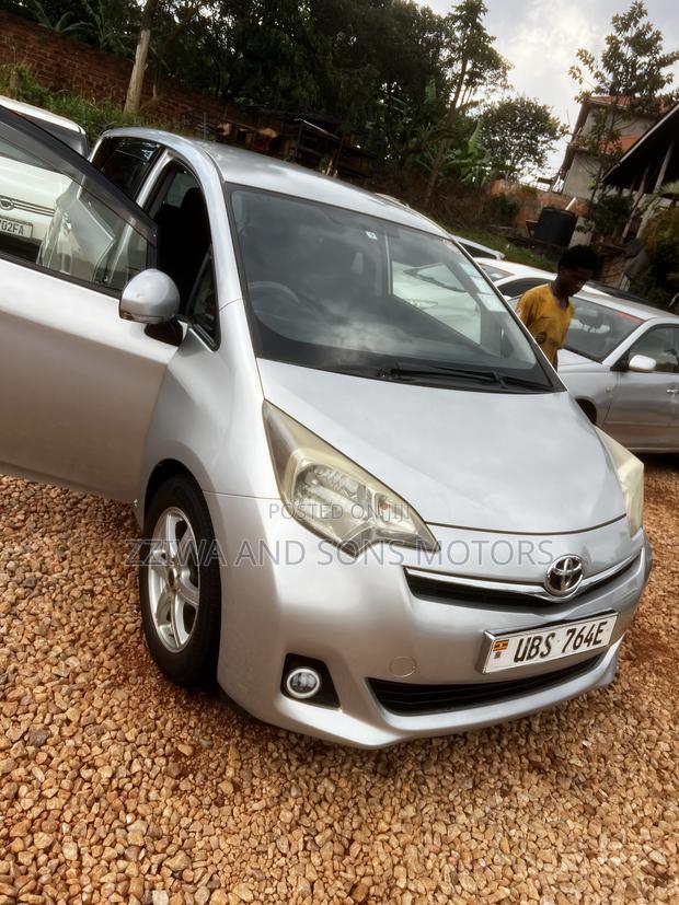 Toyota Ractis 1.5 AWD 2010 Silver