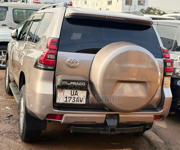 Toyota Land Cruiser Prado 2.8 2021 Silver