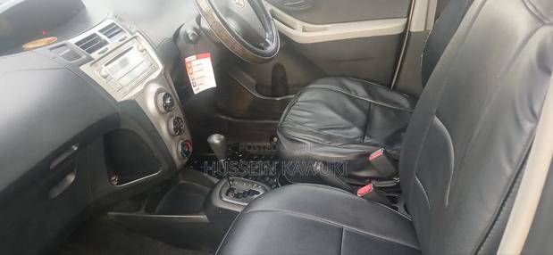 Toyota Vitz 2006 Silver