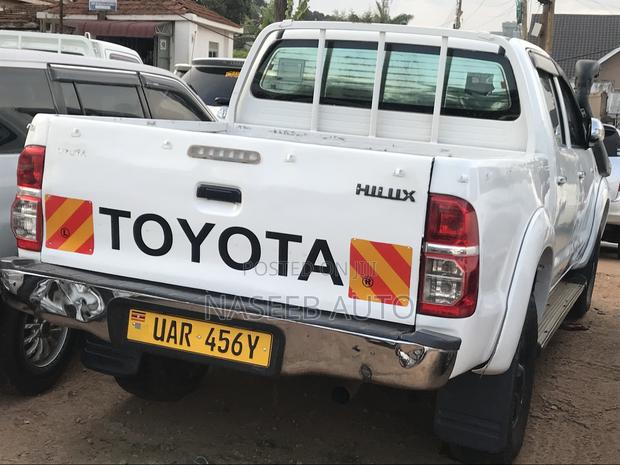 Toyota Hilux 2010 White