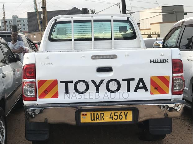 Toyota Hilux 2010 White