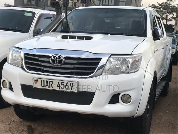 Toyota Hilux 2010 White