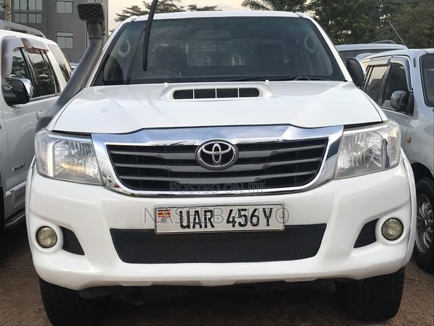 Toyota Hilux 2010 White