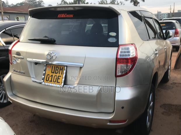 Toyota Vanguard 2009 Gold