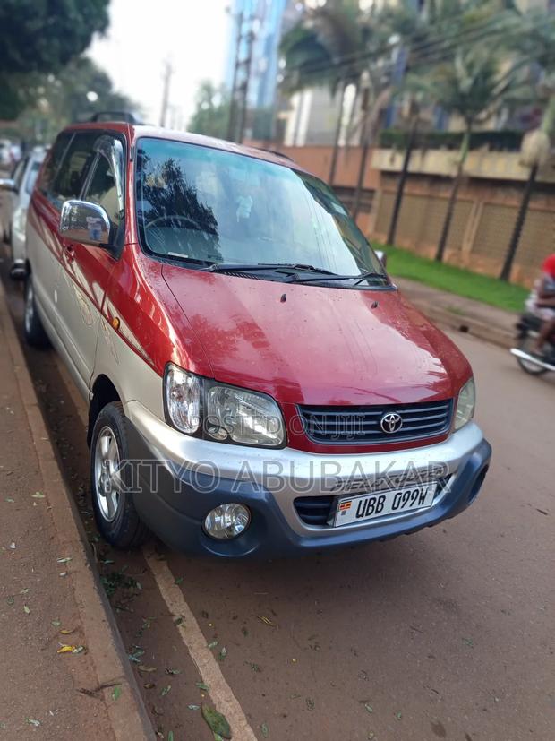 Toyota Noah 2001 Maroon