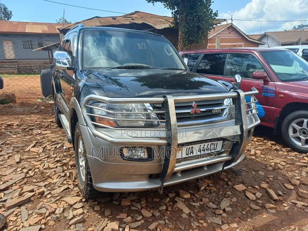 Mitsubishi Pajero 2005 Black