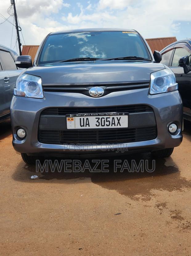 Toyota Sienta 2012 Silver
