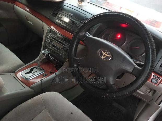 Toyota Mark II 2002 White
