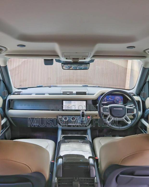 Land Rover Defender First Edition 2021 Silver