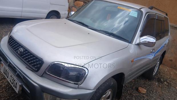 Toyota RAV4 Automatic 2000 Silver