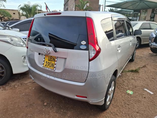 Toyota Passo Sette 1.5 FWD 2009 Silver