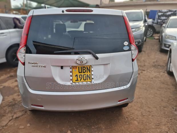 Toyota Passo Sette 1.5 FWD 2009 Silver