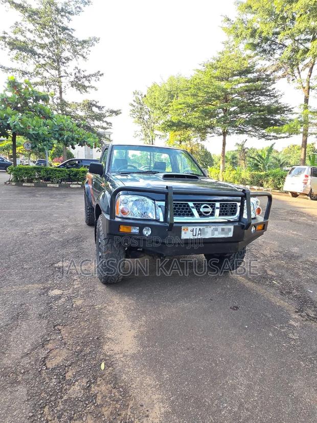 Nissan Hardbody 2016 Black