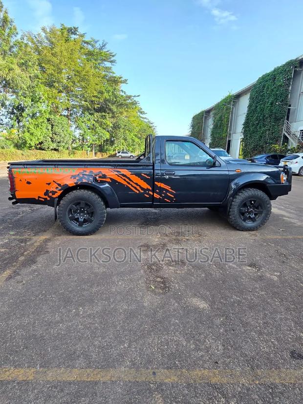 Nissan Hardbody 2016 Black