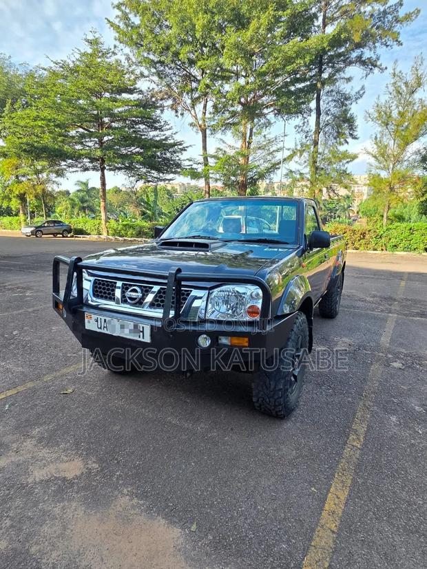 Nissan Hardbody 2016 Black
