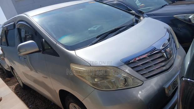 Toyota Alphard 2010 Silver