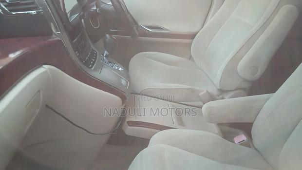 Toyota Alphard 2010 Silver