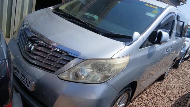 Toyota Alphard 2010 Silver