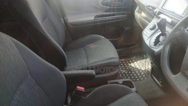 Toyota Wish 2010 Silver