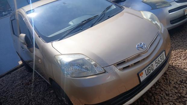 Toyota Passo Sette 2010 Gold