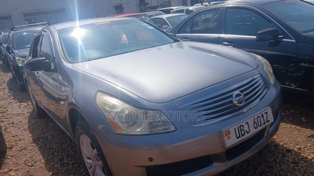 Nissan Skyline 2009 Silver