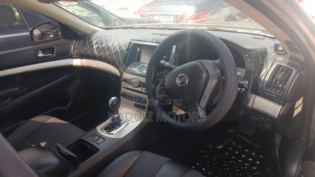 Nissan Skyline 2009 Silver