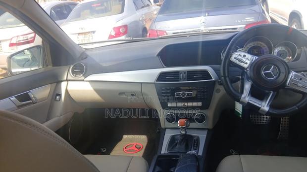 Mercedes-Benz C200 2011 Black