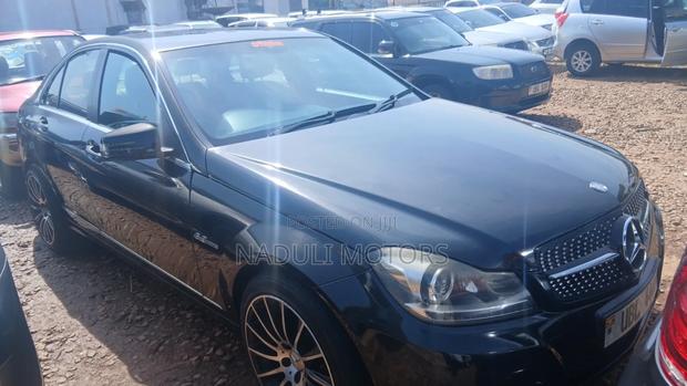 Mercedes-Benz C200 2011 Black