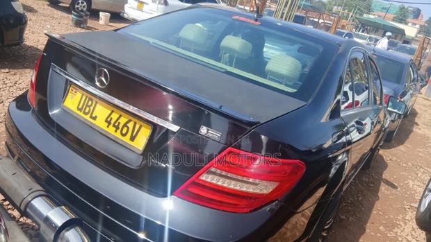 Mercedes-Benz C200 2011 Black