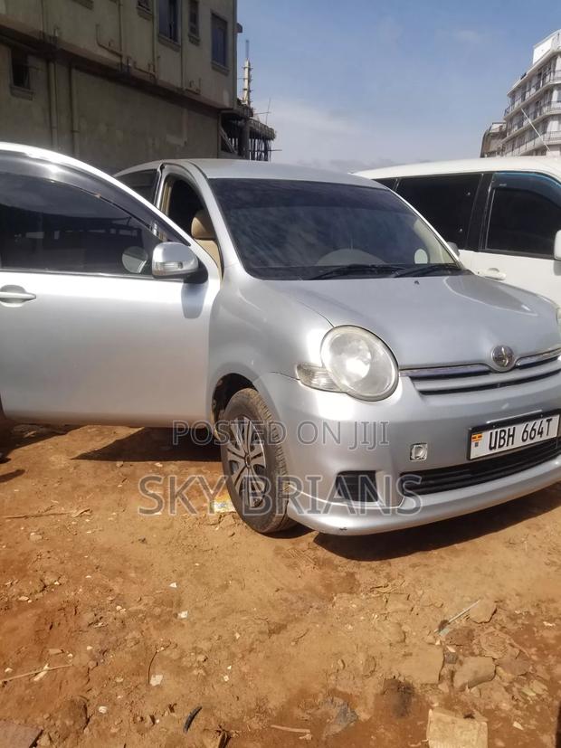 Toyota Sienta 1.5 AWD 2007 Silver
