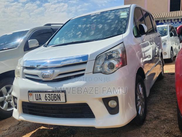 Toyota Noah 2012 White