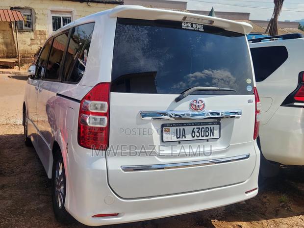 Toyota Noah 2012 White