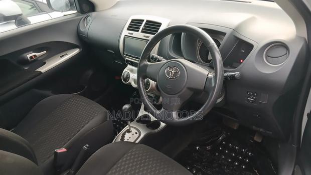 Toyota IST 2010 Silver