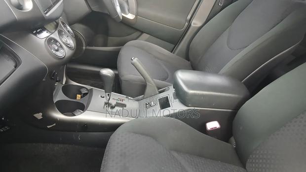 Toyota Vanguard 2012 White